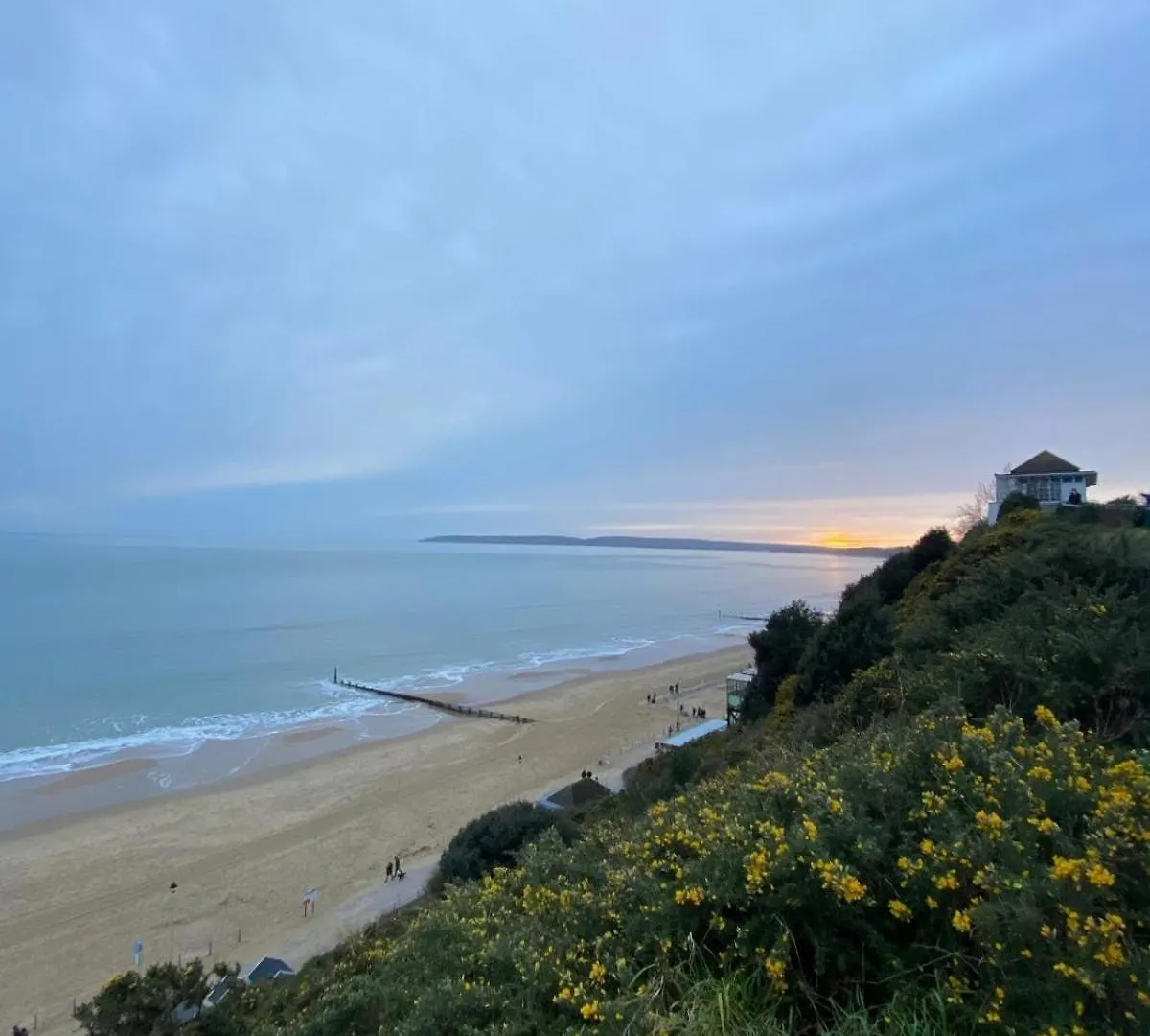 The Sand Bank - Flat 1, Cosy, Central Bournemouth, Sleeps 4, 7 Min From The Beach, Pet Friendly, Parking, Wifi, Kitchen,Washer,Private Exit Apartment