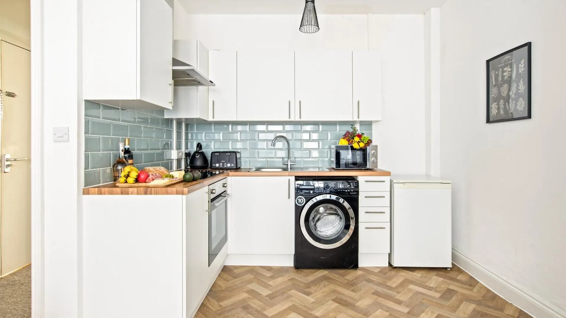 The Sand Bank - Flat 1, Cosy, Central Bournemouth, Sleeps 4, 7 Min From The Beach, Pet Friendly, Parking, Wifi, Kitchen,Washer,Private Exit 0*, Bournemouth United Kingdom