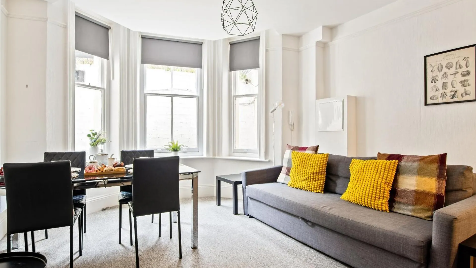 Apartment The Sand Bank - Flat 1, Cosy, Central Bournemouth, Sleeps 4, 7 Min From The Beach, Pet Friendly, Parking, Wifi, Kitchen,Washer,Private Exit United Kingdom