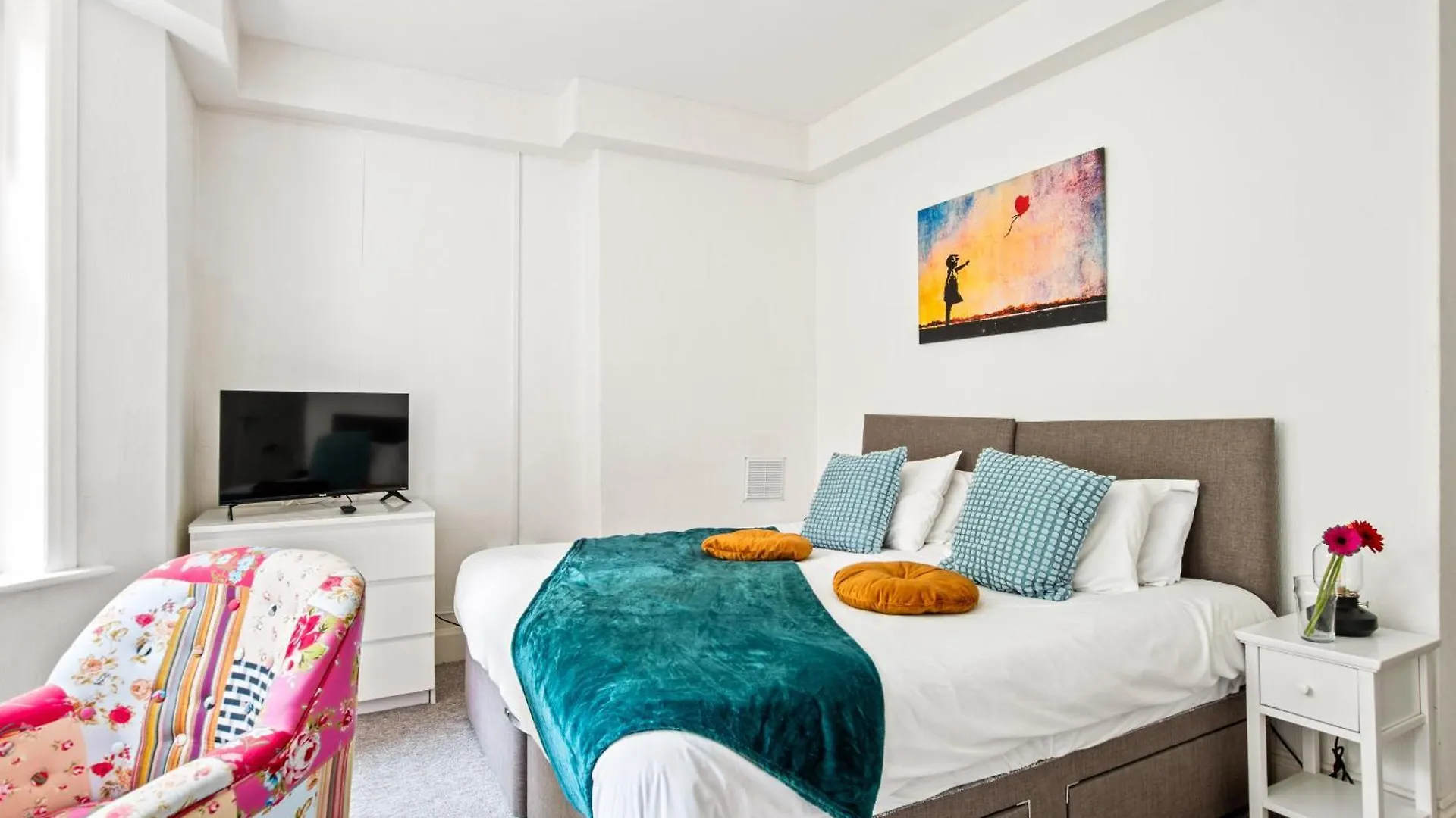 The Sand Bank - Flat 1, Cosy, Central Bournemouth, Sleeps 4, 7 Min From The Beach, Pet Friendly, Parking, Wifi, Kitchen,Washer,Private Exit