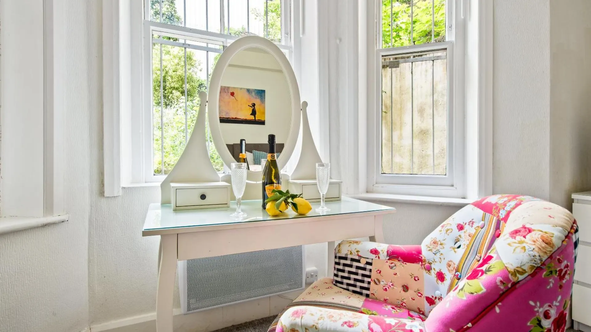 The Sand Bank - Flat 1, Cosy, Central Bournemouth, Sleeps 4, 7 Min From The Beach, Pet Friendly, Parking, Wifi, Kitchen,Washer,Private Exit United Kingdom