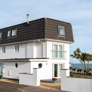 https://luxurious-modern-home-50-metres-from-the-uks-best-beach.bournemouth-hotels.org