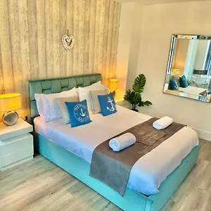 Coastal Vibes - Stunning With King Size Bed And Free Parking - Location And Close To Bournemouth